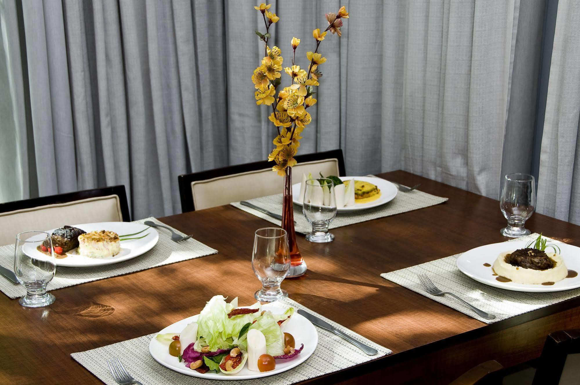 Bristol Merit Hotel Belo Horizonte Bagian luar foto