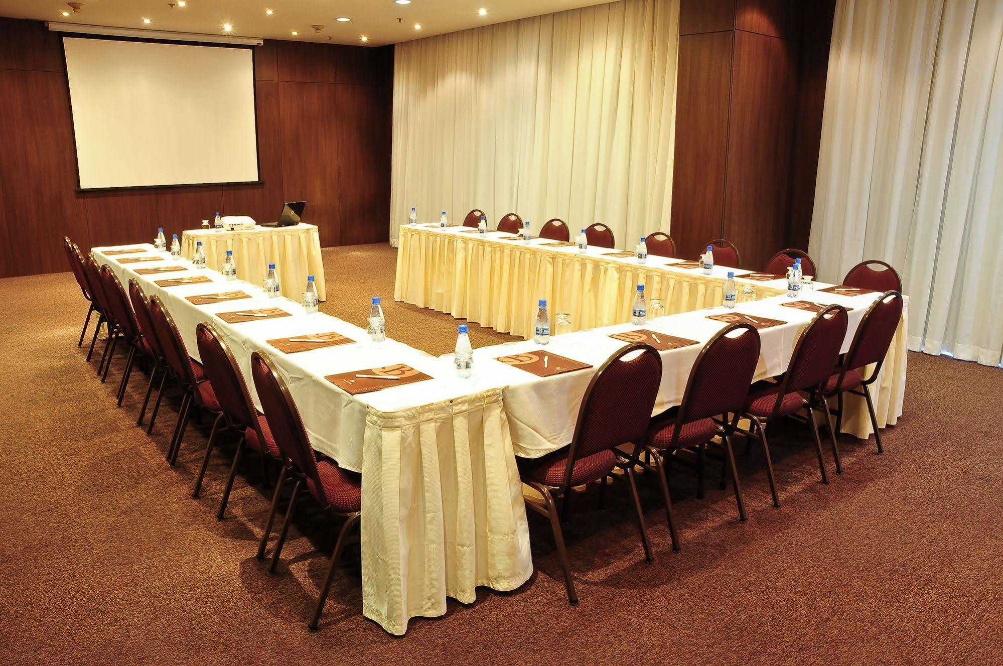 Bristol Merit Hotel Belo Horizonte Bagian luar foto